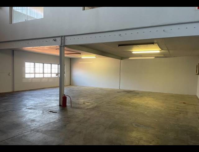 1,261M² OFFICE TO LET IN HALFWAY HOUSE